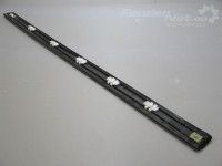 Mercedes-Benz C (W203) 2000-2007 Esiukse liist, vasak