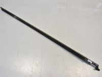 Volkswagen Passat (B8) Tagaukse klaasiliist, vasak (kroom)