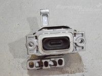 Volkswagen Tiguan Mootoripadja kinnitus, parem